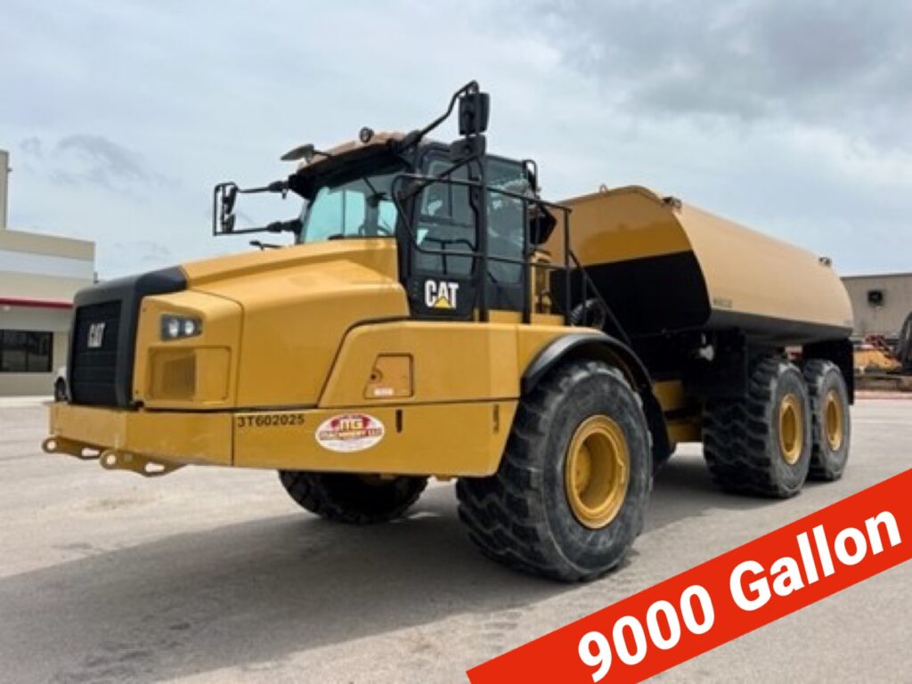 2019 CAT 745 9,000 Gallon Articulating Water Truck