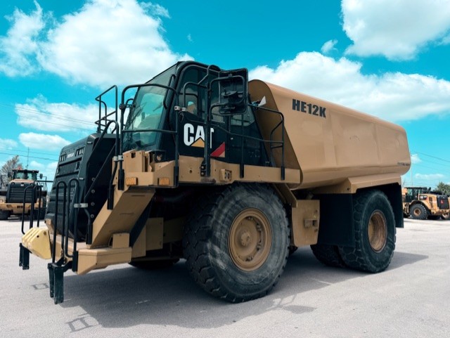 2014 CAT 773G 12,000 Gallon Water Tanker