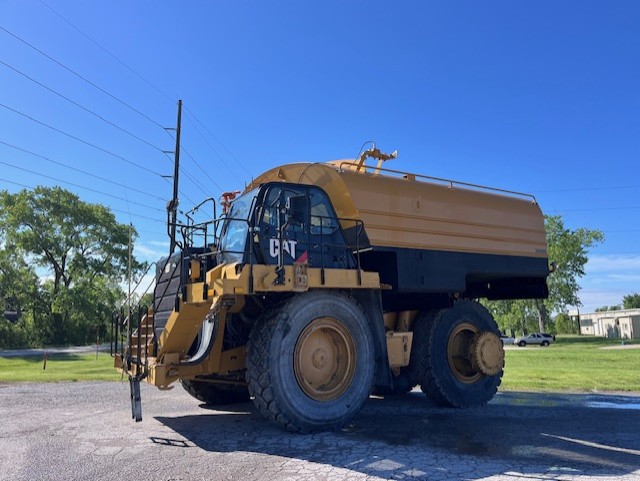 2012 CAT 777G 20,000 Gallon Water Truck